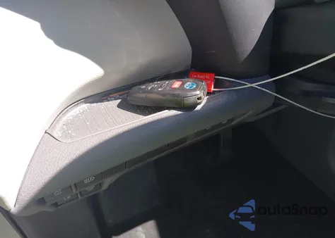 2021 Toyota Sienna Xle z USA, uszkodzony, nr VIN 5TDYRKEC2MS003444